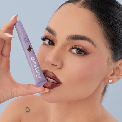 Brillo Labial Destiny por La Segura tono Berry Fondue – brillo hidratante no pegajoso con aceite de jojoba
