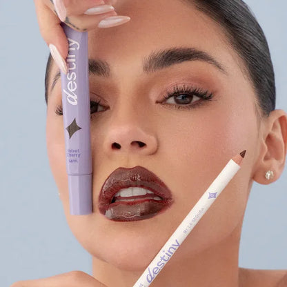 Dúo de delineador de labios y brillo Destiny by La Segura tono Cereza Terciopelo – kit de delineador y brillo, distribuidor autorizado Kelyndas USA